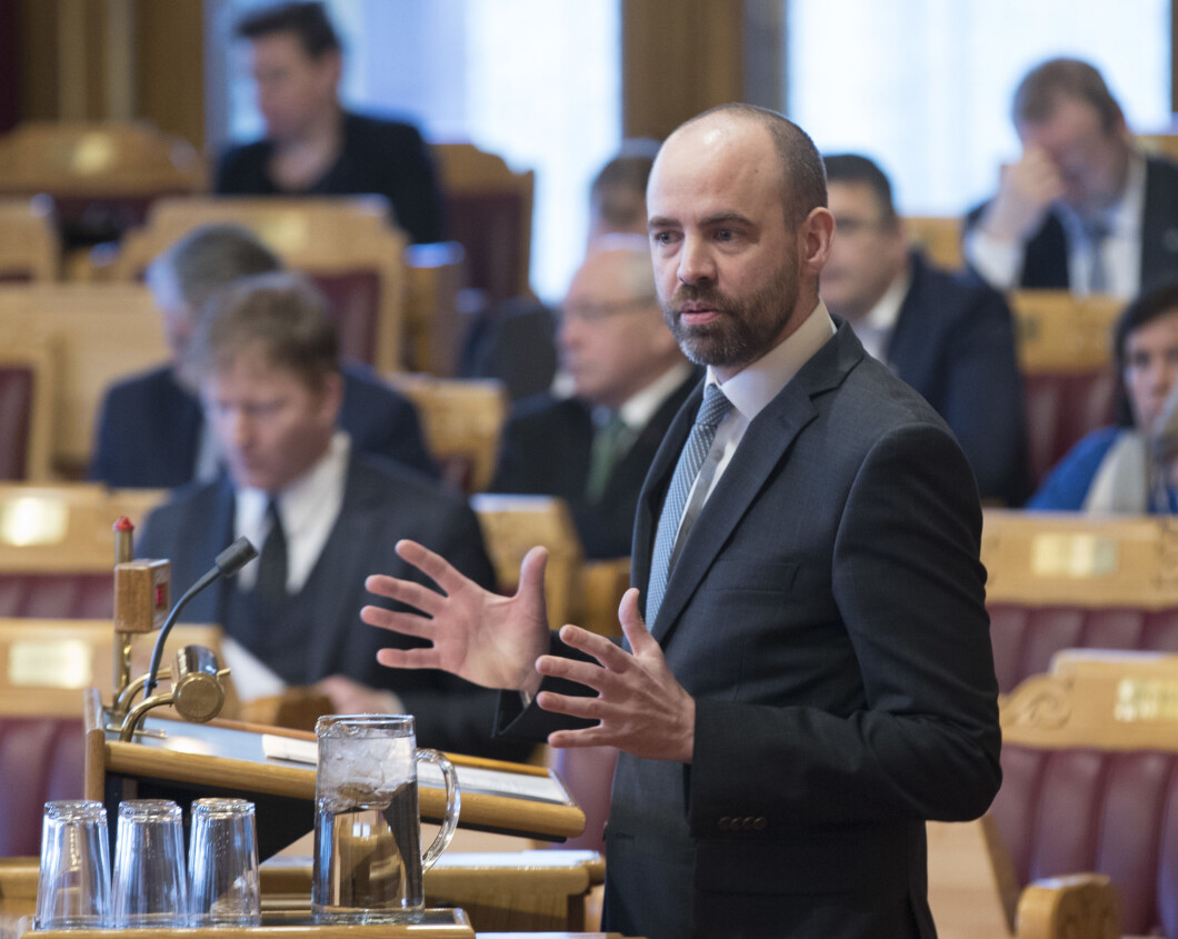 Arbeiderpartiets Arlid Grande var trolig arkitekten bak enigheten mellom opposisjonspartiene og Krf. Her fotografert i Stortinget. Foto: NTB Scanpix Vidar Ruud Arbeiderpartiets Arlid Grande var trolig arkitekten bak enigheten mellom opposisjonspartiene og Krf. Her fotografert i Stortinget. Foto: NTB Scanpix Vidar Ruud