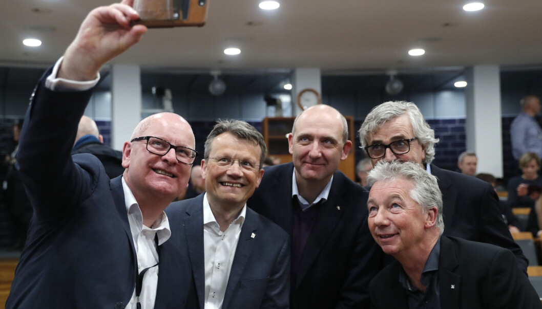 Statens personaldirektør Gisle Norheim tar en selfie med forhandlingsutvalet bestående av Pål Arnesen (YS Stat), Petter Aaslestad (Unio stat), Egil Andre Aas (LO Stat) og Anders Kvam (Akademikerne), før lønnsforhandlingene i staten. Foto: Cornelius Poppe / NTB Scanpix Statens personaldirektør Gisle Norheim tar en selfie med forhandlingsutvalet bestående av Pål Arnesen (YS Stat), Petter Aaslestad (Unio stat), Egil Andre Aas (LO Stat) og Anders Kvam (Akademikerne), før lønnsforhandlingene i staten. Foto: Cornelius Poppe / NTB Scanpix