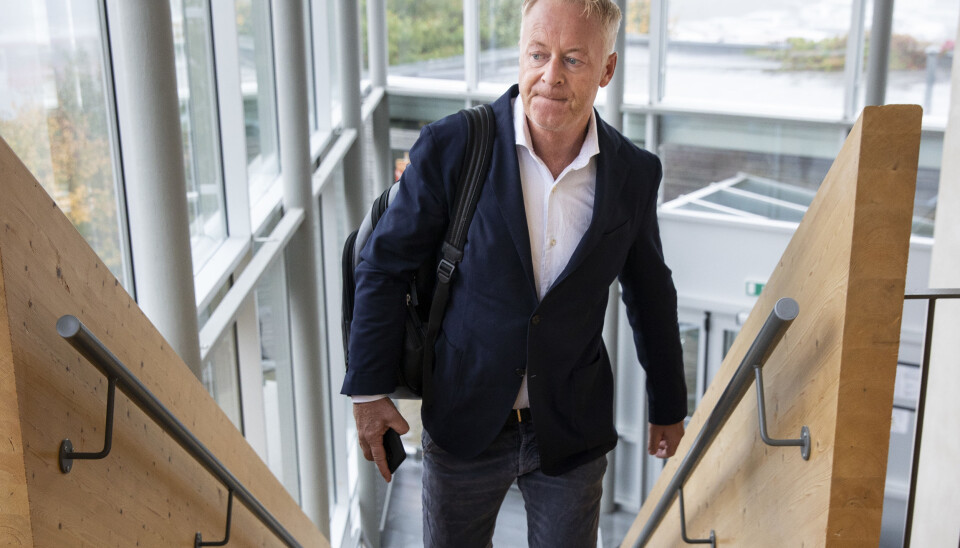 Jonny Enger, tidligere leder i renovasjonsselskapet Veireno, på vei inn i Follo tingrett. Foto: NTB scanpix